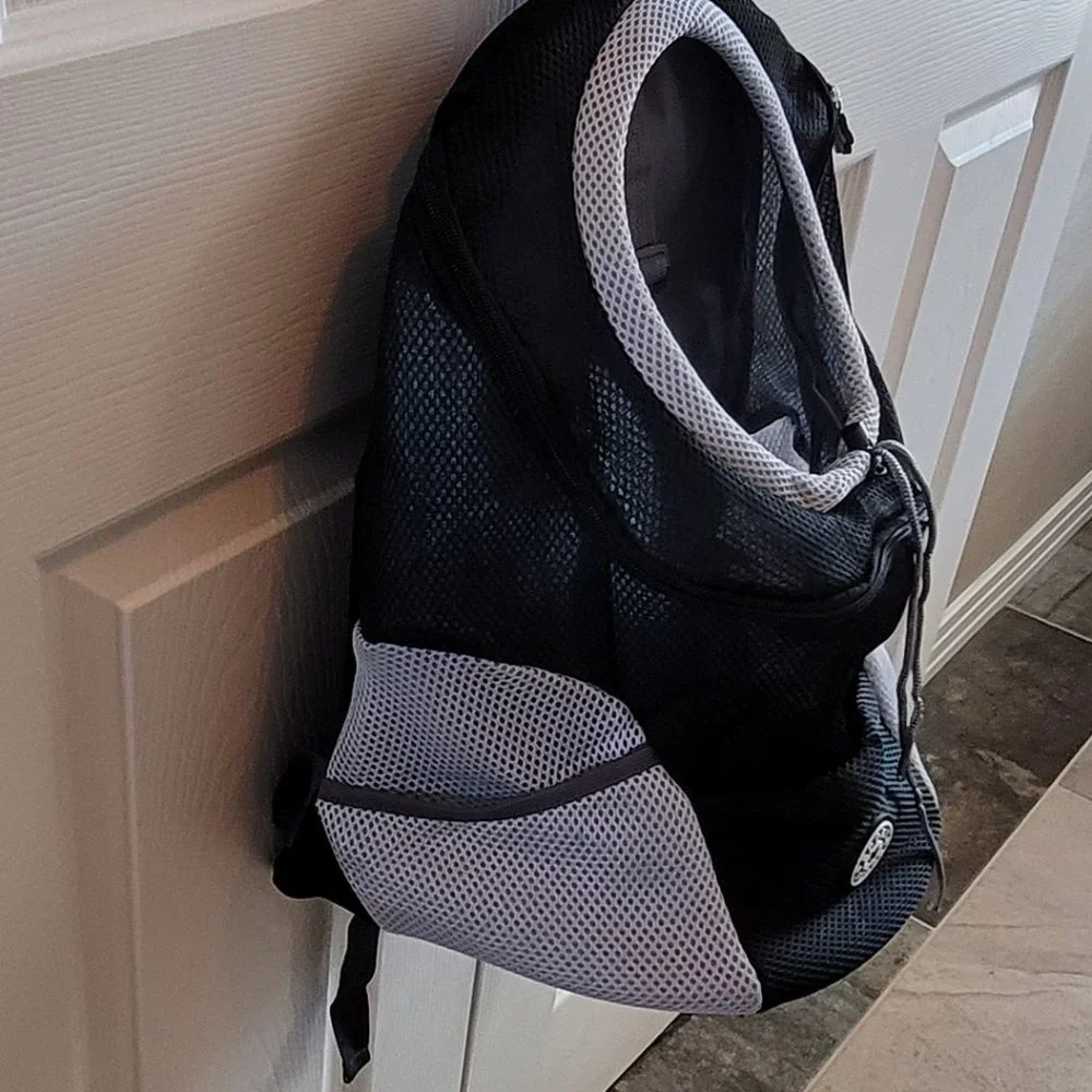 Doggy Rucksack – Medium Dogs (9-18 lbs.) / Black Never Used!